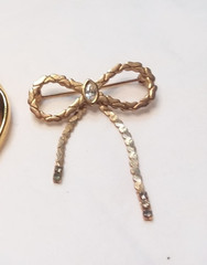3 Vintage Brooches: 2 Avon, 1 Unbranded 05-01-2026