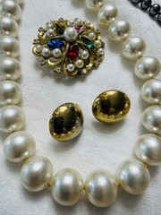 Vintage Jewelry Lot Brooch Earrings Necklaces 17 Pcs