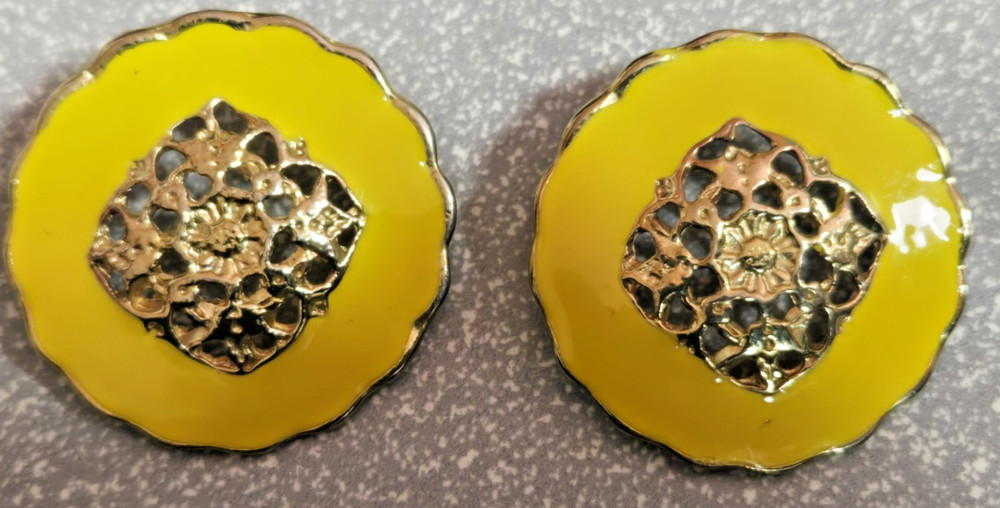 Classic Vintage Round Yellow & Gold-Tone Earrings Push-On 1.5 “