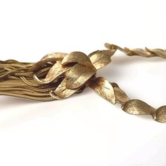Vintage Ladies Designer Marvella Brushed Gold Tone Leaf & Tassel Necklace 16″