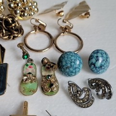 Vintage Multicolor Mixed Lot Earrings Brooch Pin Glass Plastic Metal 16 Pieces
