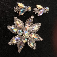 Vtg. unsigned Weiss? Silver Tone Brooch and Earrings set clear Aurora Borealis
