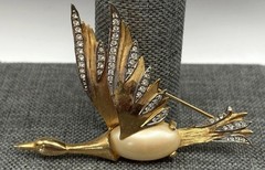 VTG Bird Brooch Faux Pearl Belly Rhinestone Wings Pin Gold Tone Silver Two Tone