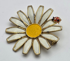 Vintage Weiss White Daisy Flower Brooch Ladybug Gold Tone Enamel 45mm Signed