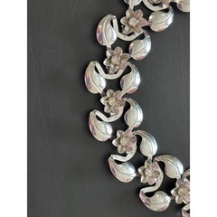 Vintage Lightweight Silvertone Cut-Out Leaves w Daisy Flowers & Clear Rhinestone