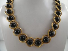 LR Lady Remington Gold Tone and Black Bead Necklace 21-1/2″