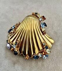 Vintage CINER Jewel Encrusted Gold Shell Pin – Signed & Excellent!