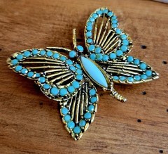 Beautiful Southwest BUTTERFLY Brooch Goldtone Filigree & faux TURQUOISE
