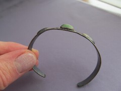VINTAGE OLD PAWN STERLING OVAL GREEN TURQUOISE TOOL ARROW FEATHER CUFF BRACELET