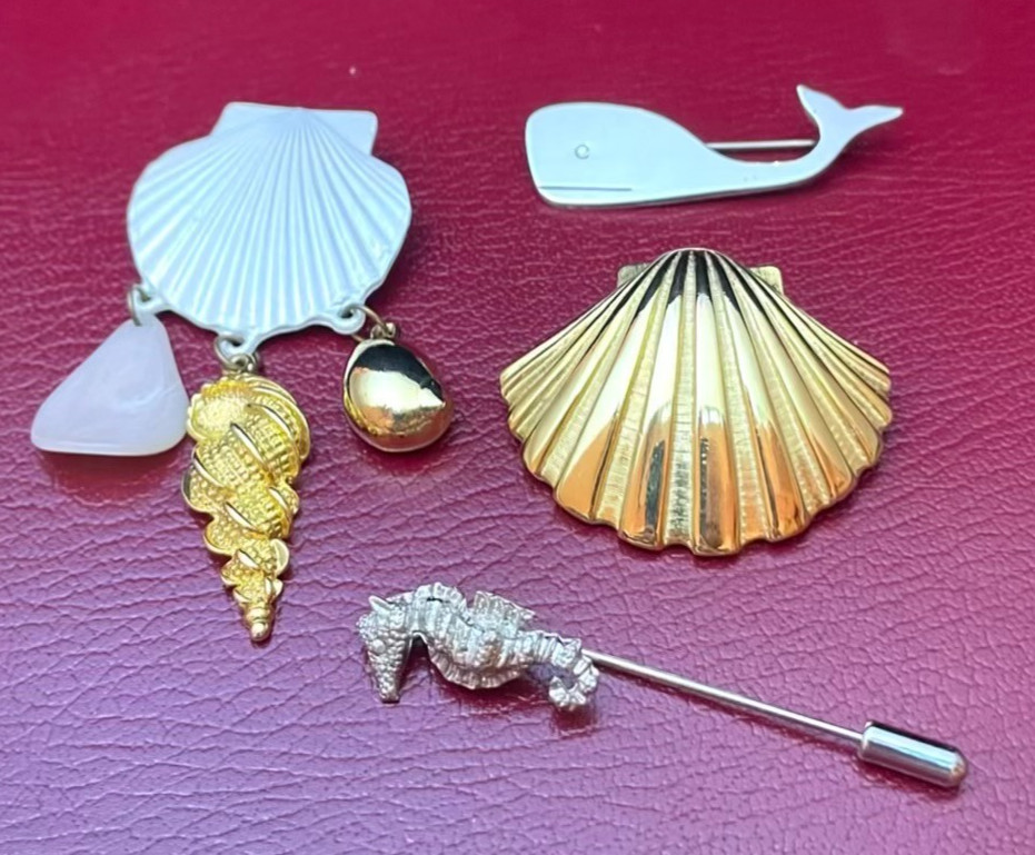 Nautical Brooch Lot Scallop Shell Whale Seahorse Stick Pin Sea Theme 4pc Vintage