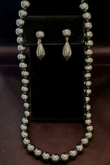 MARVELLA Vtg Earring & Necklace Set, Dk Gray Pearls, 20″ Necklace, Drop Earrings