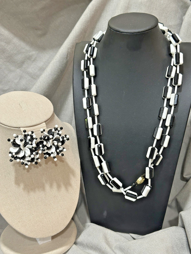 Vintage West Germany 48″ Black White Box Link Necklace Clip On Earrings READ