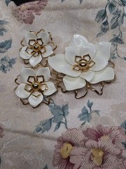 Emmons MCM Demi-Parure White Camilla Gold Tone Brooch & Clip Earrings Set Signed