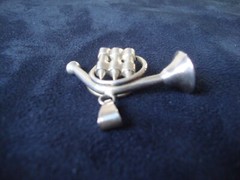 VINTAGE STERLING SILVER STAMPED 925 FRENCH HORN 3 DIMENSIONAL/FIGURAL PENDANT