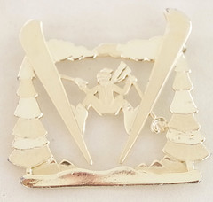 Cool! 2.25″ VTG c1980’s DOWNHILL SNOW SKIER/ SKI JUMPER 2-TONE GOLD BROOCH PIN