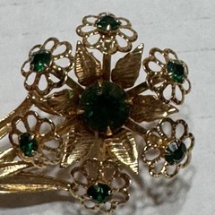 Vtg Green Rhinestone Brooch Pin Gold Tone Open Work Metal Floral Flower Grandma