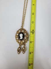 Vintage 28″ Gold Toned Cameo Necklace Filgree Pendant w/faux seed pearls