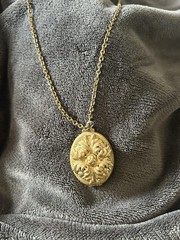Vintage Repousse Locket Necklace Gold Tone Floral Oval Photo Pendant Chain