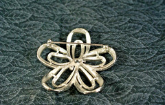BR27 – Vintage Brooch, Pin, Costume Jewelry, Silver Toned, Flower, 2 inches