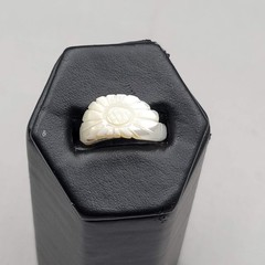 Vintage Carved Mother of Pearl Flower Ring Size 6