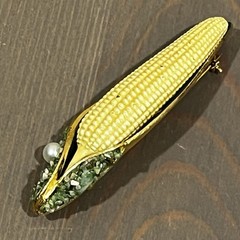 BSK Vintage Brooch Ear of Corn Gold Tone 2.75″ Pin Back Kitsch 70s/80s Signed