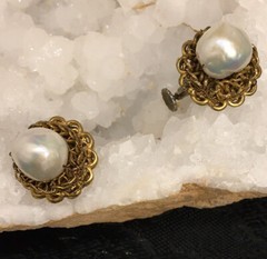 MIRIAM HASKELL Signed Vintage Golden Chains Adj Screwback Baroque Pearl Earrings