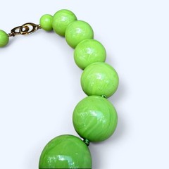 LES BERNARD Choker Chunky Lime Green Lucite Bead Gilded Heavy Turn-Lock Clasp
