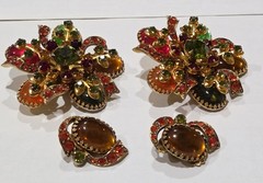 GORGEOUS SELRO SELINI SIGNED MULTI COLORS FLOWER RHINESTONE BROOCHES EARRING SET
