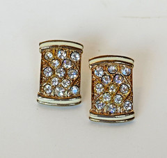 Vtg Pavé Rhinestone Pierced Earrings 1″x5/8″ Posts Enamel Gold Tone 1980s-1990s