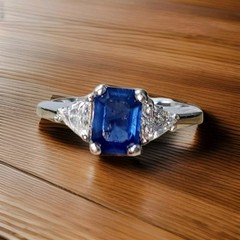 18K White Gold Engagement Ring 1.15CT. Natural Blue Sapphire Emerald Shape