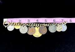Vintage 1950s Chunky Curb Chain Gold Tone WORLD COINS Charm Bracelet 7 1/2″ L