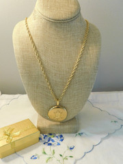 Vintage 12K Gold Filled Photo Locket Pendant Necklace 35.9 Grams