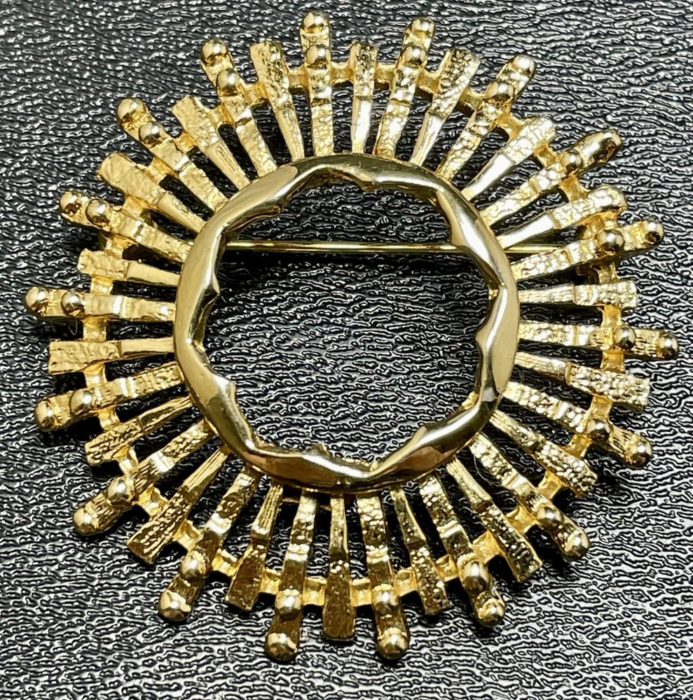 CELEBRITY Signed Vintage 2” Circle Burst Gold Tone Metal Brooch Pin