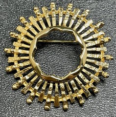 CELEBRITY Signed Vintage 2” Circle Burst Gold Tone Metal Brooch Pin