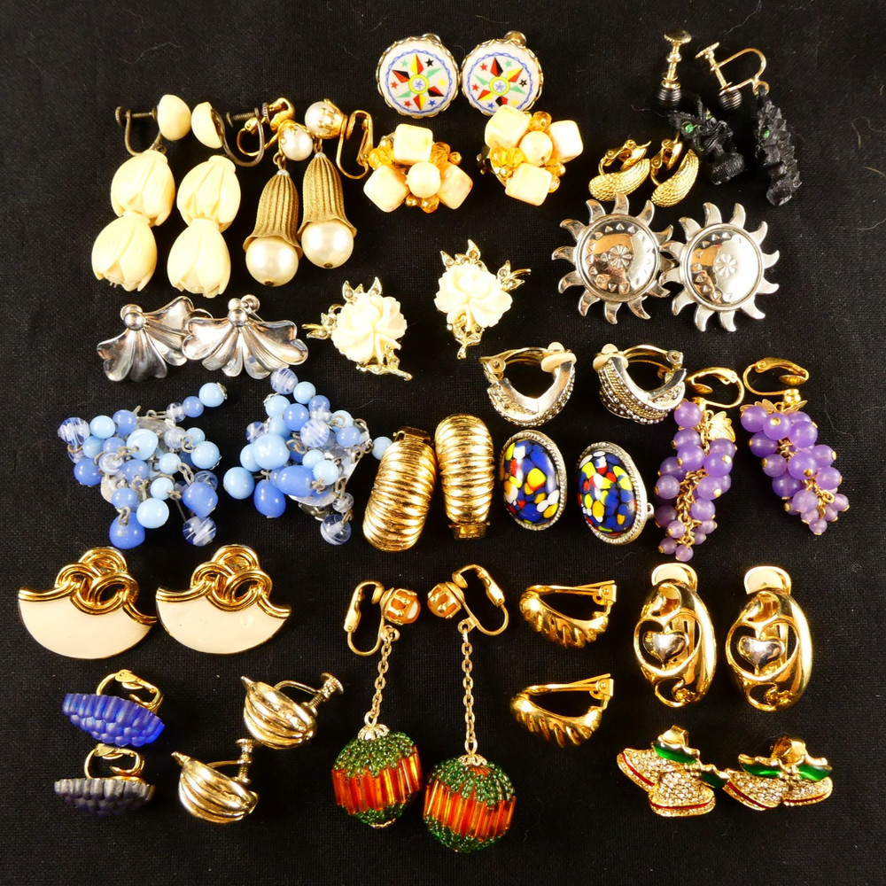 Vintage Clip On Earrings Lot 20 Pairs Retro Jewelry Floral Grape Cluster Enamel