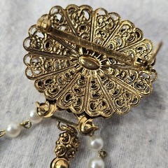 W Germany Filigree Goldtone GREEN RHINESTONE Faux Pearl 3 DANGLE Brooch Clip-ons