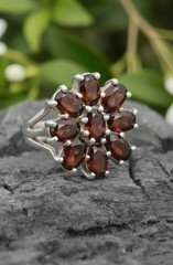 Vintage 925 Sterling Silver Red Garnet Flower Ring Size 7