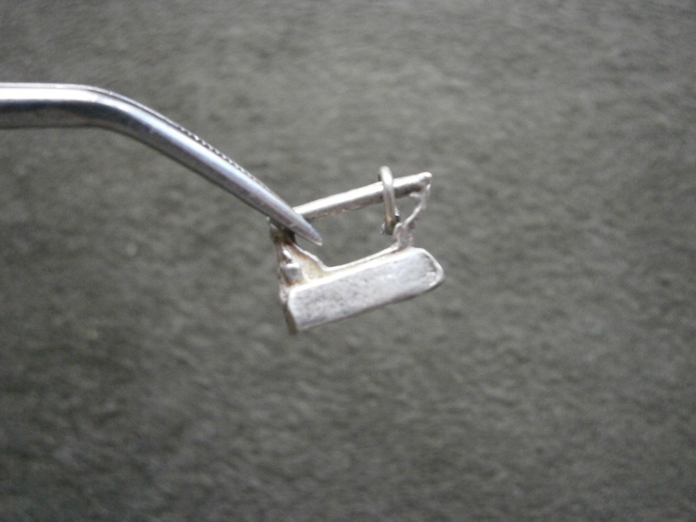Small Old-Fashioned Clothes Iron Vtg Sterling Silver Bracelet Charm Pendant 1.8g