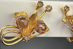 Hobé Gold Tone Flower Clip On Earrings W Amber/Champagne AB Crystals