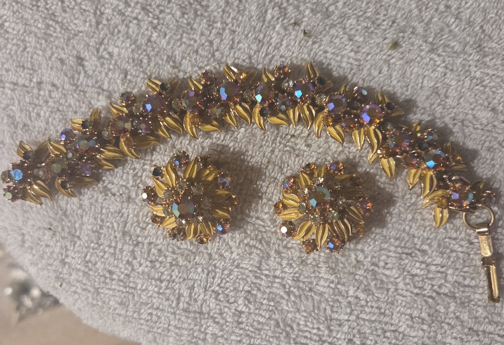 Beautiful signed LORENZA vintage jewelry set dating to the 1950s–1960s