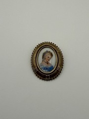 Antique Hand Painted Porcelain Portrait Brooch Victorian Gold Tone Cameo