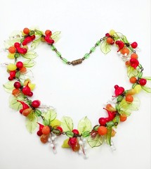 READ Vintage Italian Glass Fruit red bird leaf Salad cardinal green Necklace
