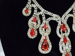 VINTAGE FIRE RED RHINESTONE TEAR DROP STYLE NECKLACE & DANGLE STUD EARRINGS SET