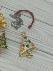 Vintage Christmas Pins Brooches Trees MCM Needs Repair