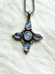 Vtg CROSS SHAPED Moonstone Necklace 5 Stones 925 Silver Gorgeous Chain IRIDESCEN