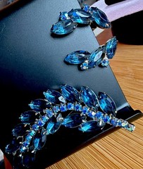 VINTAGE BLUE MARQUISE RHINESTONE AB BROOCH & EARRING SET JULIANA WEISS?