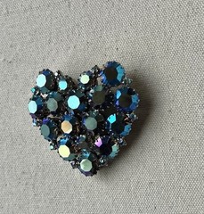 vintage blue aurora borealis Peacock AB Iridescent Crystal Cluster Heart Brooch