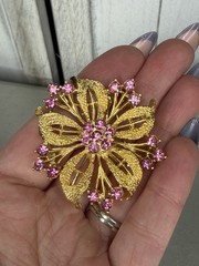 VTG Gerry’s Pink Rhinestone Brooch Gold Tone Filigree Flower MCM