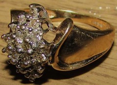 VINTAGE 10K GOLD & DIAMOND CLUSTER RING, 3.1 grams, SIZE 5, SIGNED AM-G