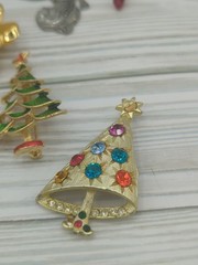 Vintage Christmas Pins Brooches Trees MCM Needs Repair